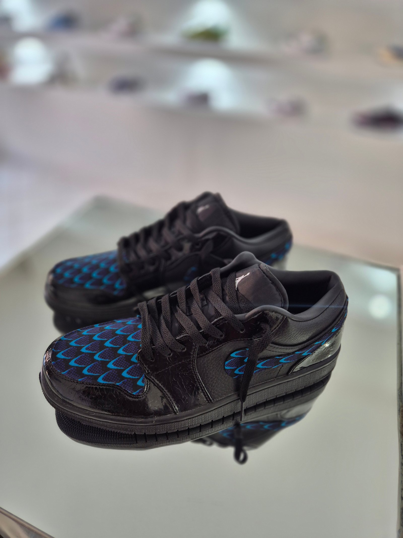 Nike air jordan 1 noir écaillé bleu