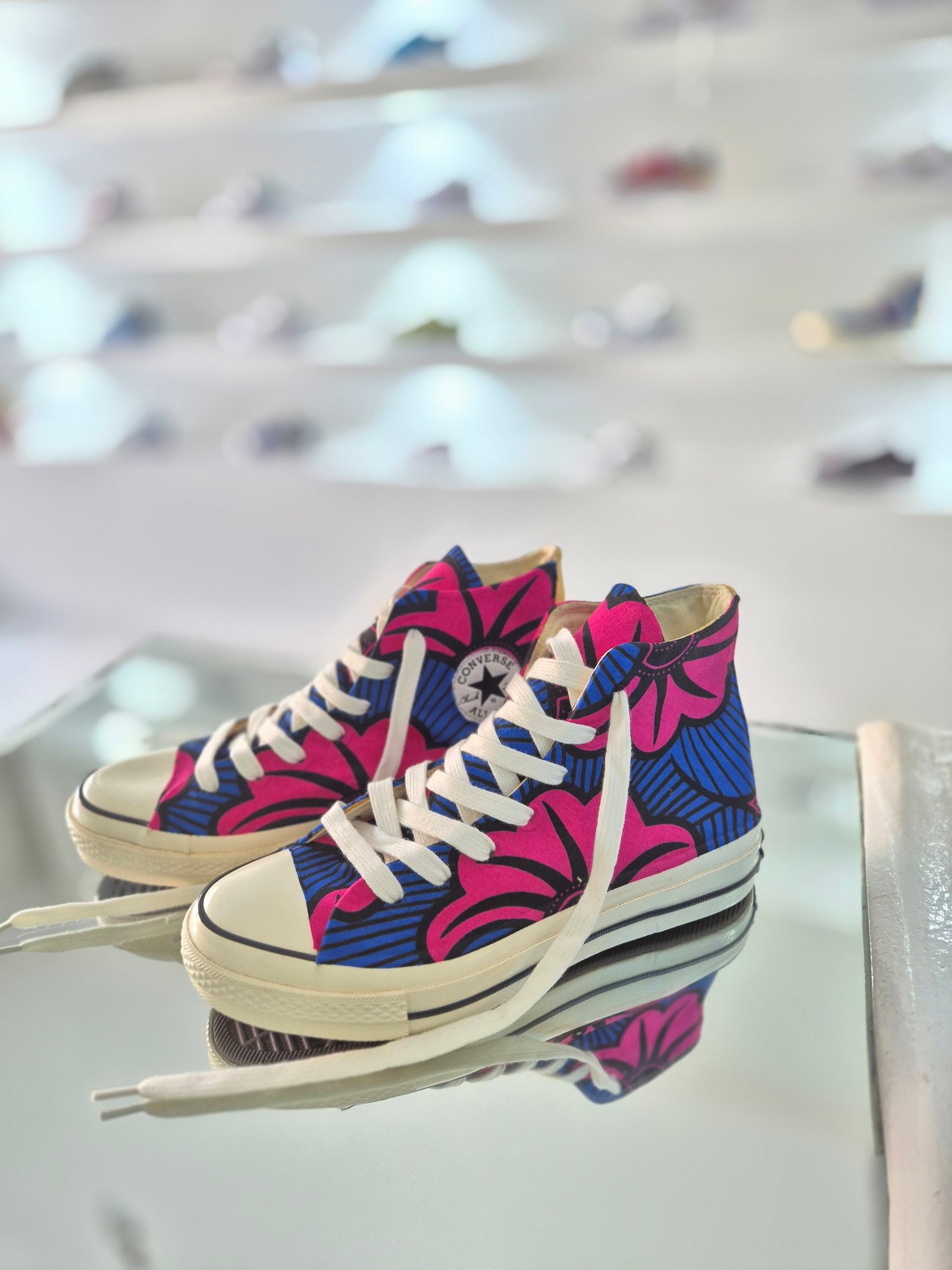 Converse montante fleur de mariage rose bleu